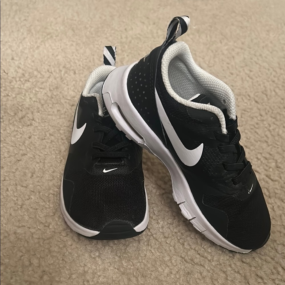Nike Kids' Black & White Athletic Sneakers 11.5C
